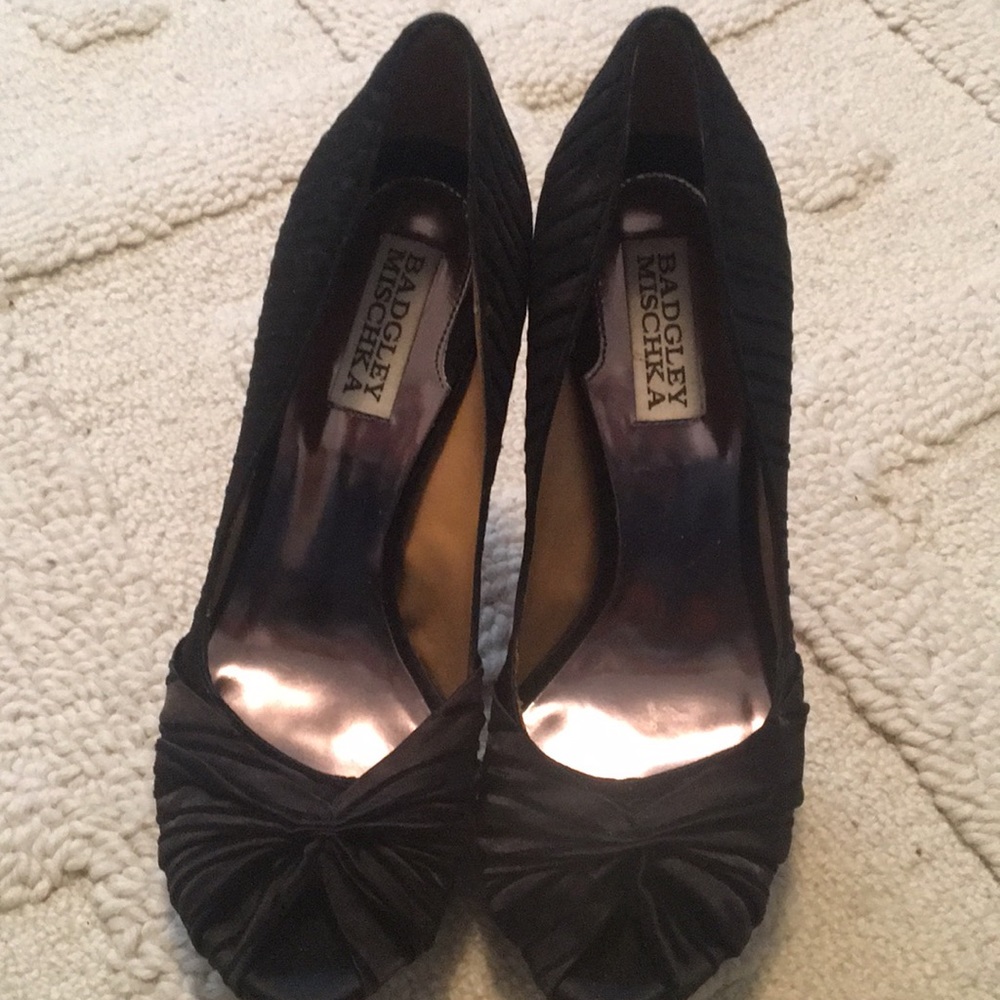 Badgley Mischka black satin heels